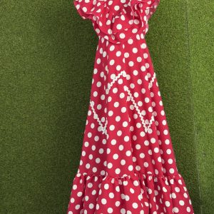 Traje rosa fucsia con lunar blanco