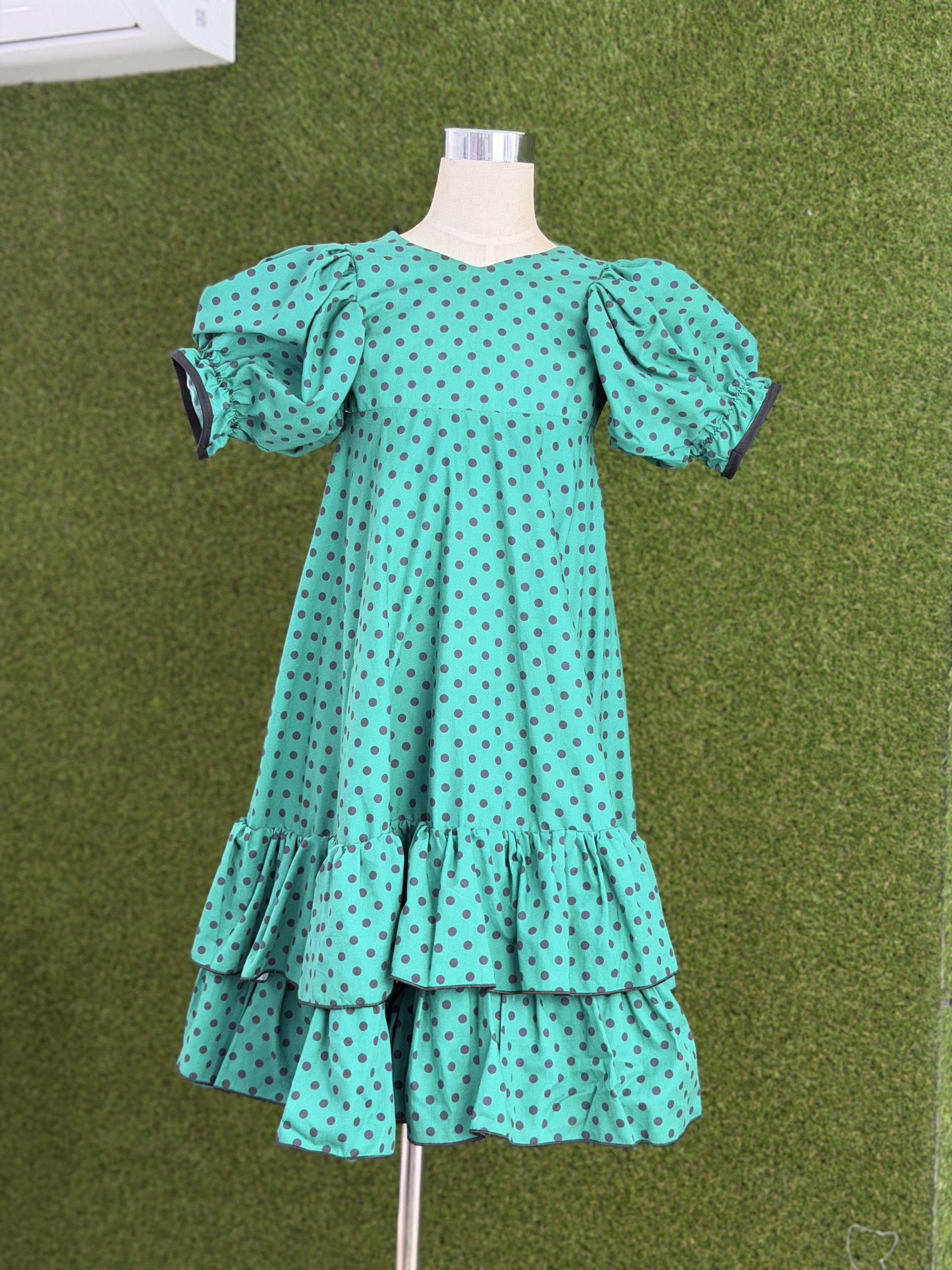 Traje verde lunar negro 002 - Imagen 2