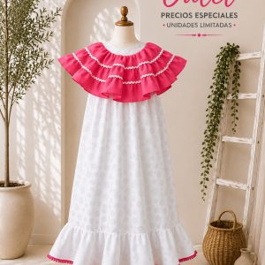 Traje blanco cuello rosa